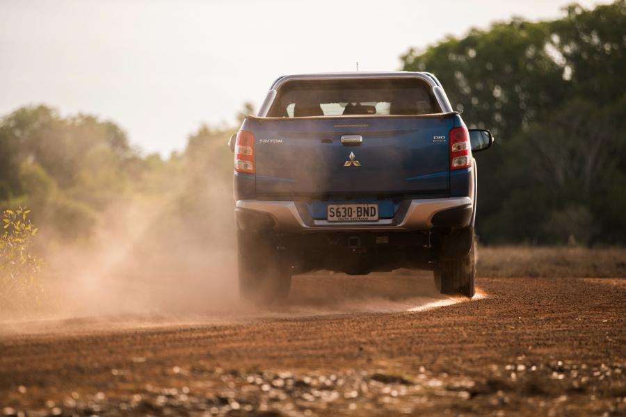  Mitsubishi Triton GLS Double Cab 2015 года  (AU) (фото 16 из 27)
